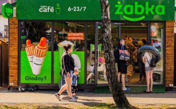 Żabka sklep sezonowy Karwia