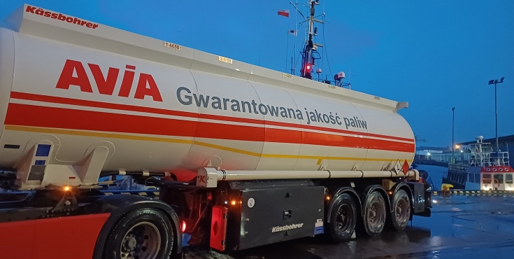 unimot avia autocysterna