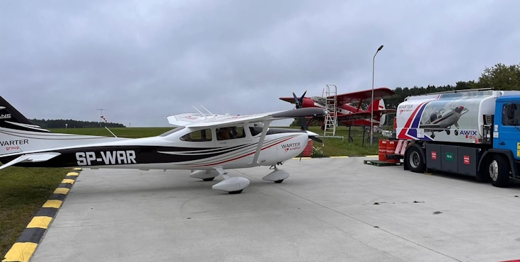 warter fuels samolot