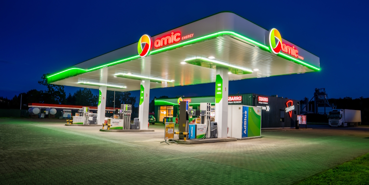AMIC Energy stacja noc
